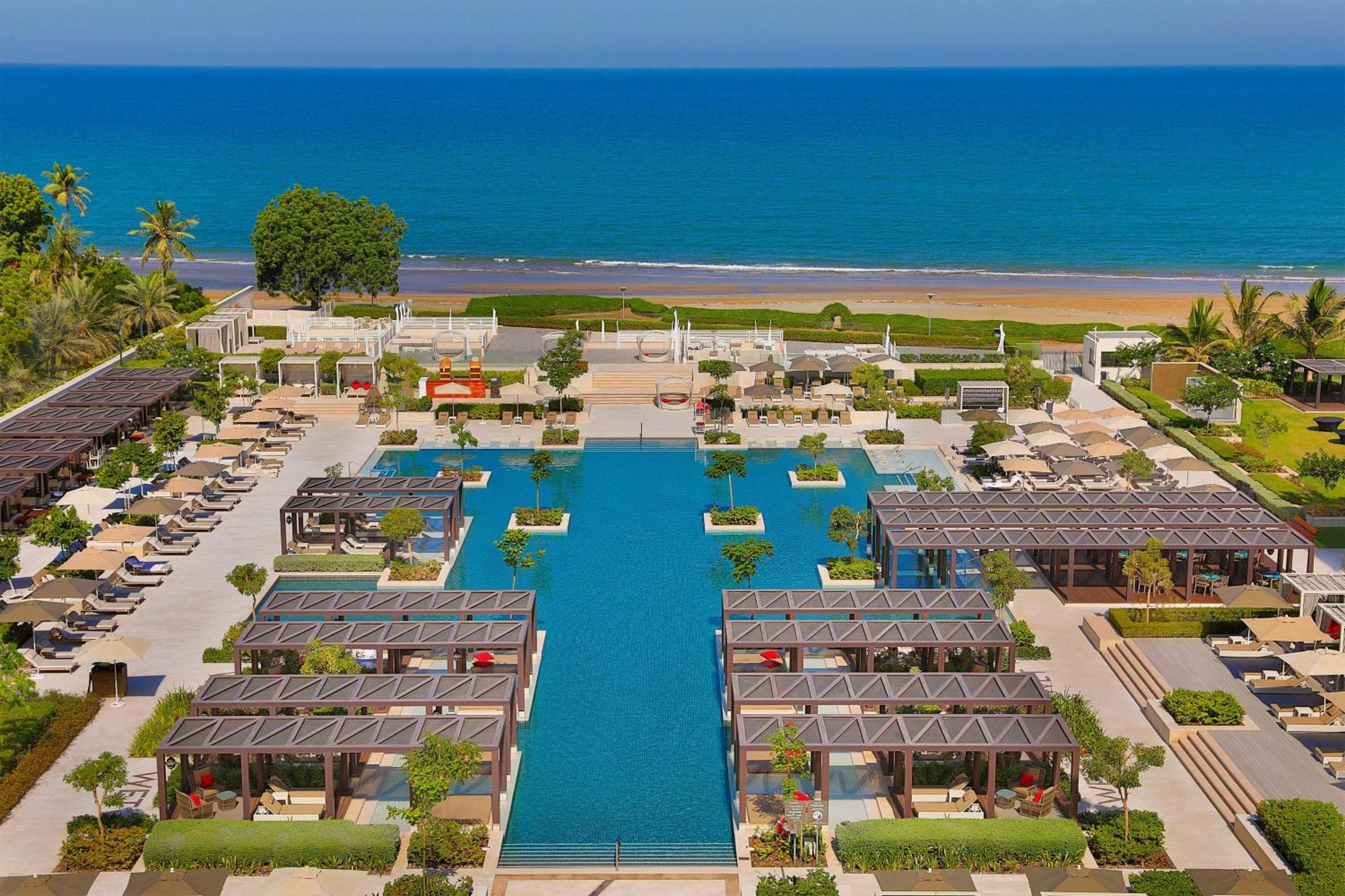 Hotel W Mascate Exterior foto Aerial view of the resort