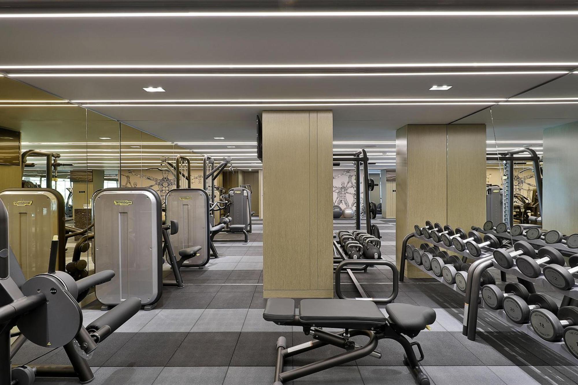 Hotel W Mascate Exterior foto The gym at The Dorchester
